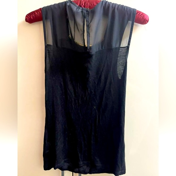 H&M Women’s Sleeveless Color Black Blouse wth chiffon Size XS - Picture 2 of 3